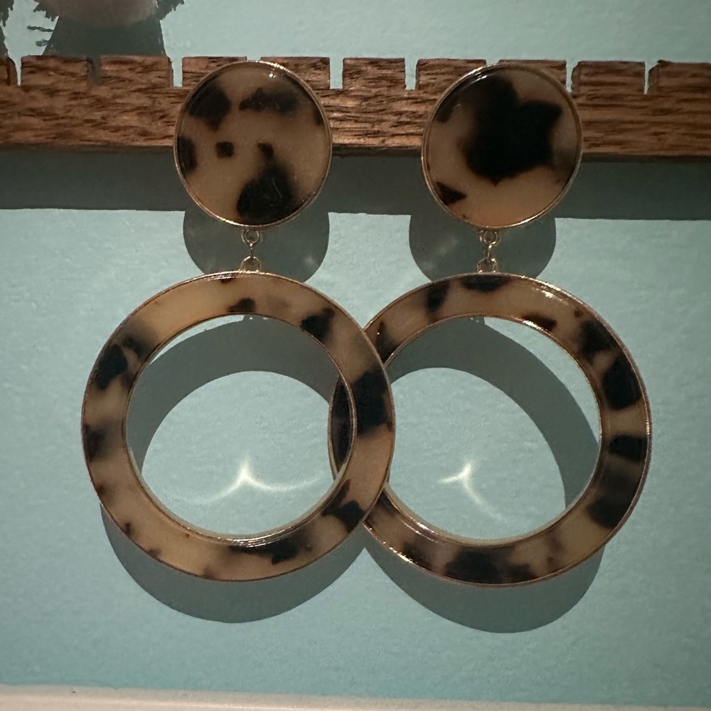 REVOLVE Malibu Earrings - Picture 2 of 2
